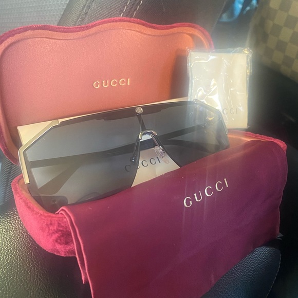 Women’s Gucci sunglasses